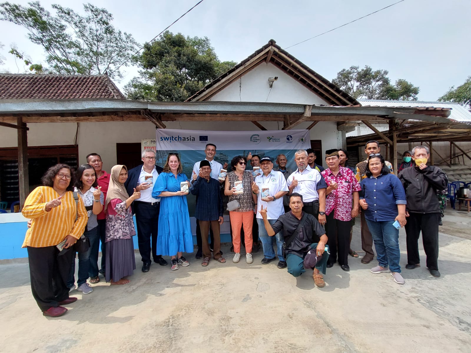 Medlemmer af EU-Parlamentet besøgte det af Preferred by Nature-ledede Low Carbon Rice-projekt i Indonesien